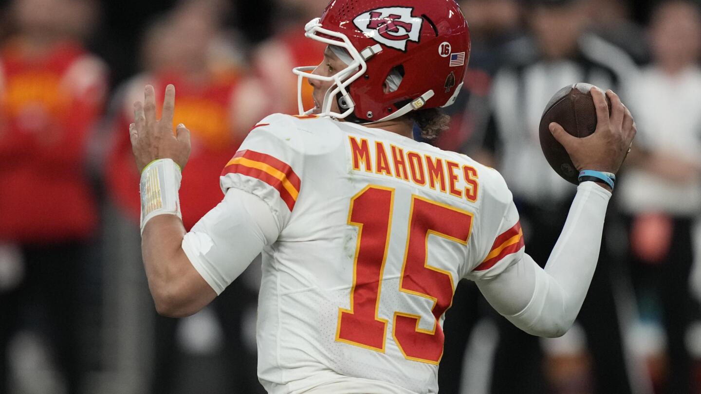 Hurts and Mahomes Show There's More Than One Way to a Super Bowl