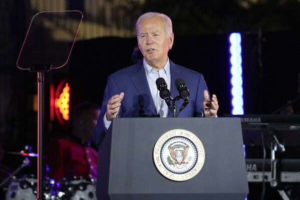 El presidente Joe Biden habla durante un concierto para conmemorar el fin de la esclavitud, en el Jardín Sur de la Casa Blanca en Washington, el lunes 10 de junio de 2024. (AP Foto/Susan Walsh)