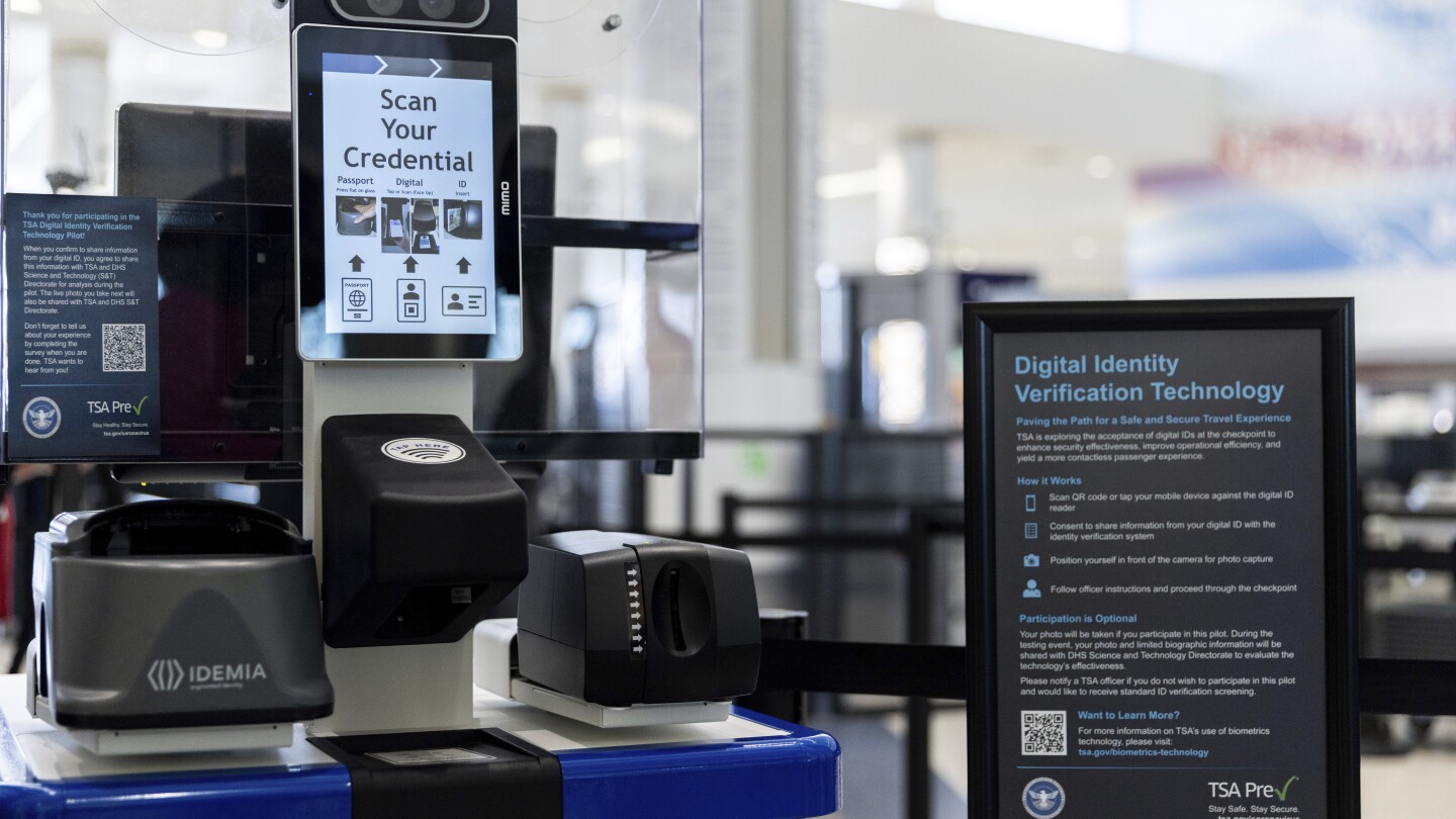 Сенатори искат ограничения върху използването от страна на правителството на технология за лицево разпознаване за проверка на летищата