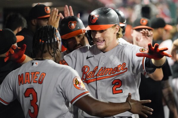 Henderson's 3-run homer sends the AL-leading Orioles to a 6-3 win over the  Ohtani-less Angels