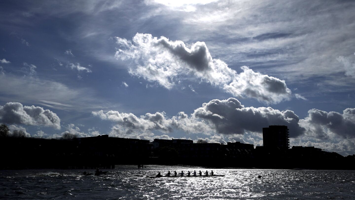 Concerns Rise Over Sewage Pollution in River Thames Ahead of Oxford v Cambridge Boat Race