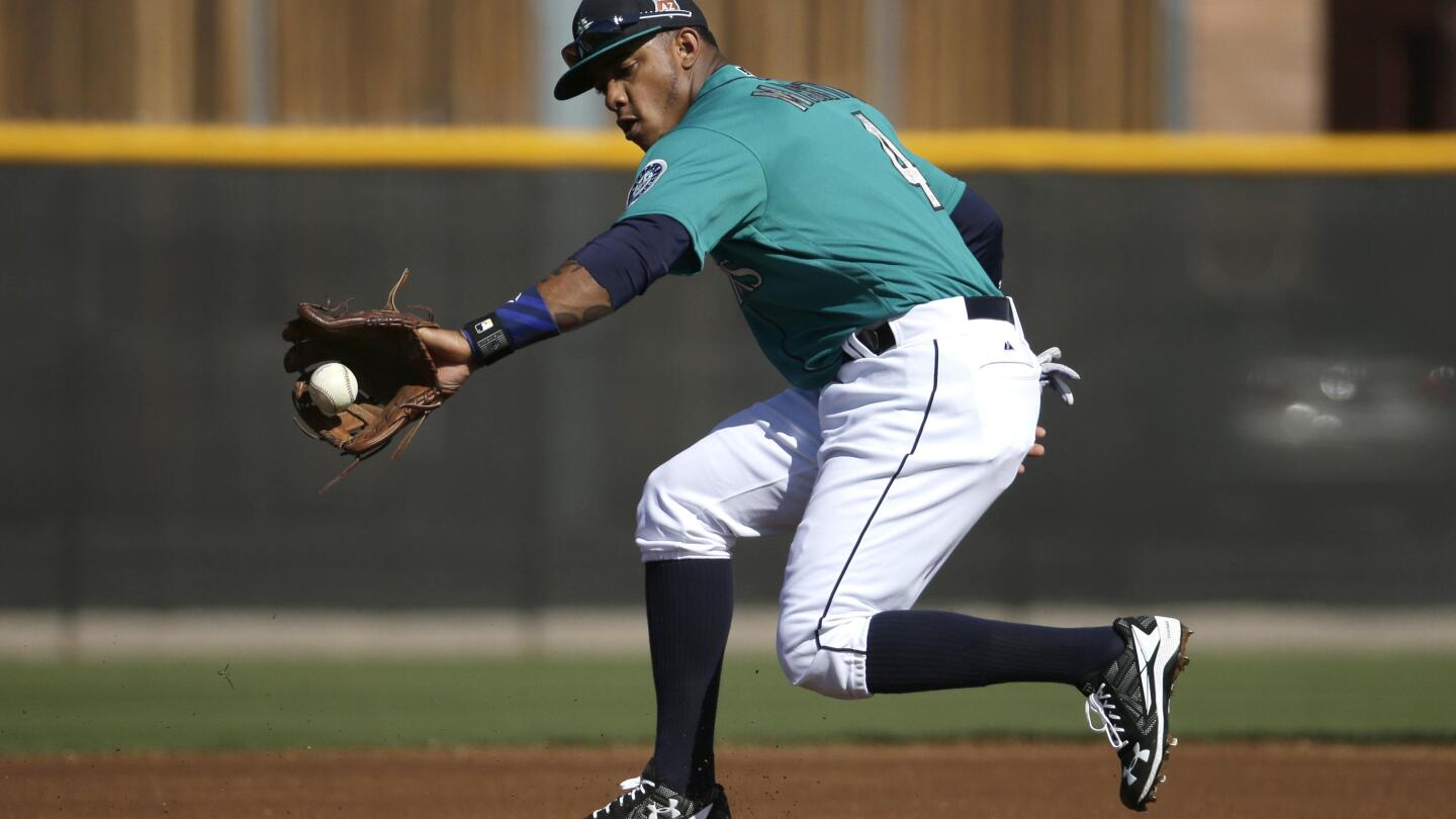 File:Mariners second baseman Robinson Canó takes batting practice