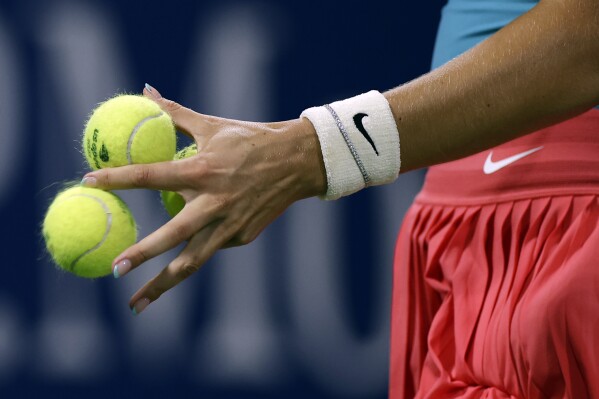 Katie Boulter, of Great Britain prepares to serve to Peyton Stearns during the third round of the U.S. Open tennis championships, Saturday, Sept. 2, 2023, in New York. (AP Photo/Adam Hunger)