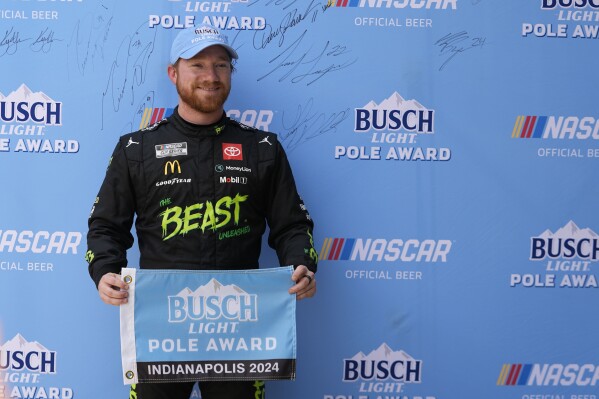 Tyler Reddick holds the pole award for the NASCAR Cup Series auto race at Indianapolis Motor Speedway, Saturday, July 20, 2024, in Indianapolis. (ĢӰԺ Photo/Darron Cummings)