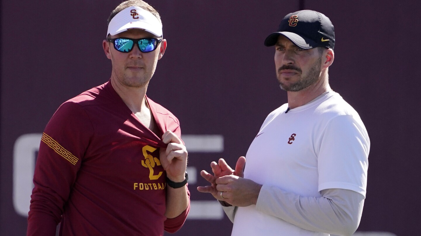 USC fires defensive coordinator Alex Grinch