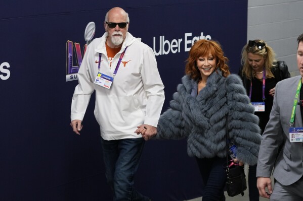Reba McEntire and Rex Linn, left, arrives before the NFL Super Bowl 58 football game between the San Francisco 49ers and the Kansas City Chiefs, Sunday, Feb. 11, 2024, in Las Vegas. (AP Photo/Frank Franklin II)