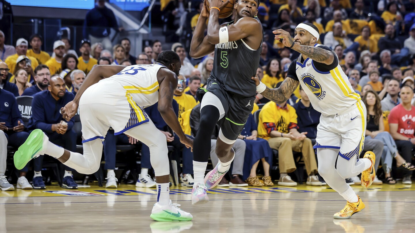 Едуардс, Randle Lead Timberwolves покрай Warriors 102-97 за 2-1 преднина в серията плейоф на втория кръг 