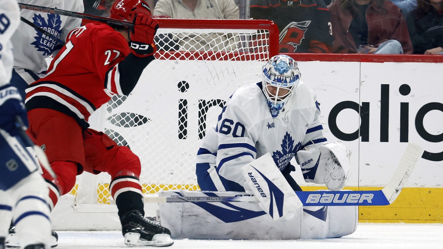 Maple Leafs Beat Hurricanes 4-1, Clinch Atlantic Division Title