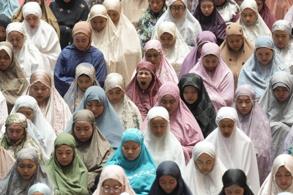 Indonesian Muslims attend an evening prayer called 'tarawih' marking the first eve of the holy fasting month of Ramadan, at Istiqlal Mosque in Jakarta, Indonesia, Monday, March 11, 2024. (AP Photo/Dita Alangkara)