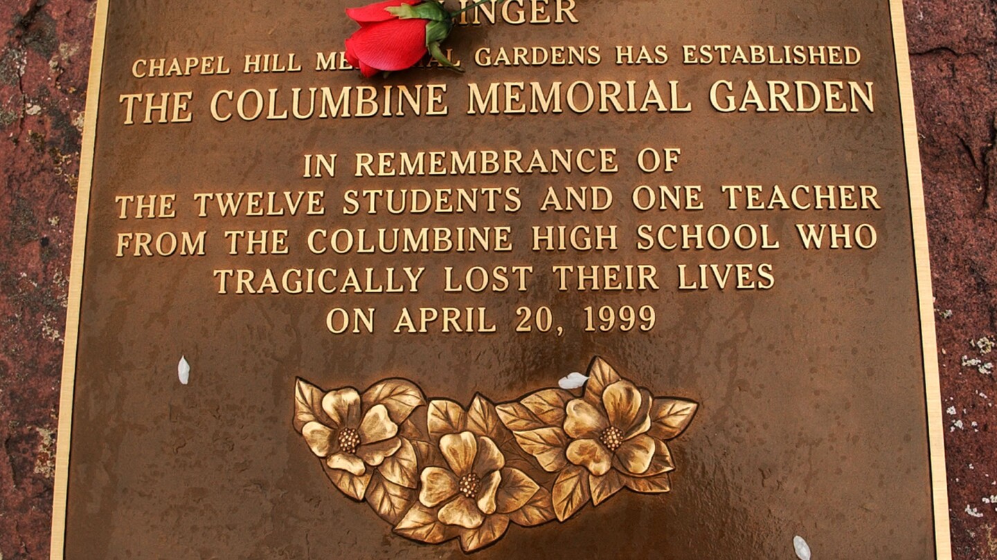 Днес в историята: 20 април 2 ученици убиват 12 в Columbine High School