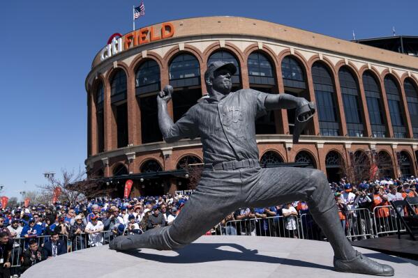 Mike Piazza pays tribute to 'baseball icon' Tom Seaver