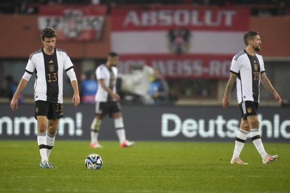 Germany's Thomas Muller, left, reacts after Austria scored their second goal of the match during the international friendly soccer match between Austria and Germany at the Ernst Happel stadium in Vienna, Austria, Tuesday, Nov. 21, 2023. (AP Photo/Matthias Schrader)