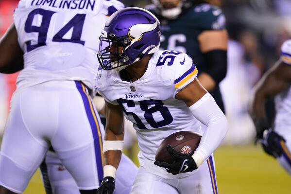 Minnesota Vikings quarterback Kirk Cousins dots Detroit Lions wide receiver  Amon-Ra St. Brown for game-tying TD in first half of final flag football  game