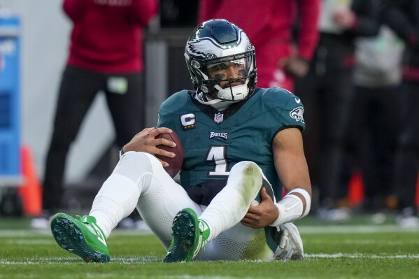 Kyler Murray throws 3 TD passes as Cardinals rally past Eagles