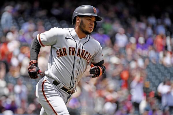 Giants shortstop Thairo Estrada hit in head by pitch, has to leave game