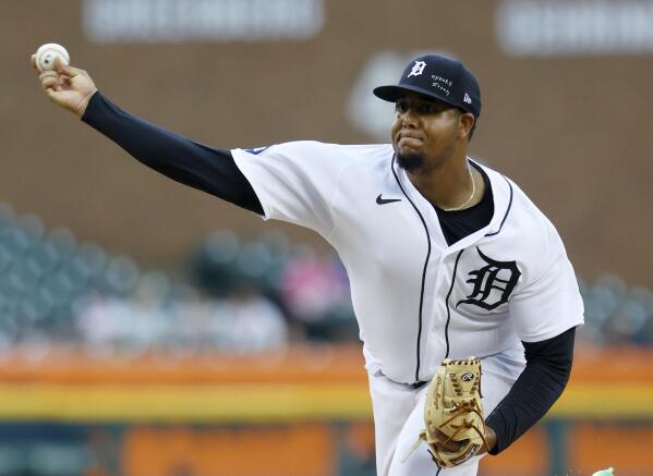 Jose Abreu hits pair of 2-run homers, White Sox beat Tigers