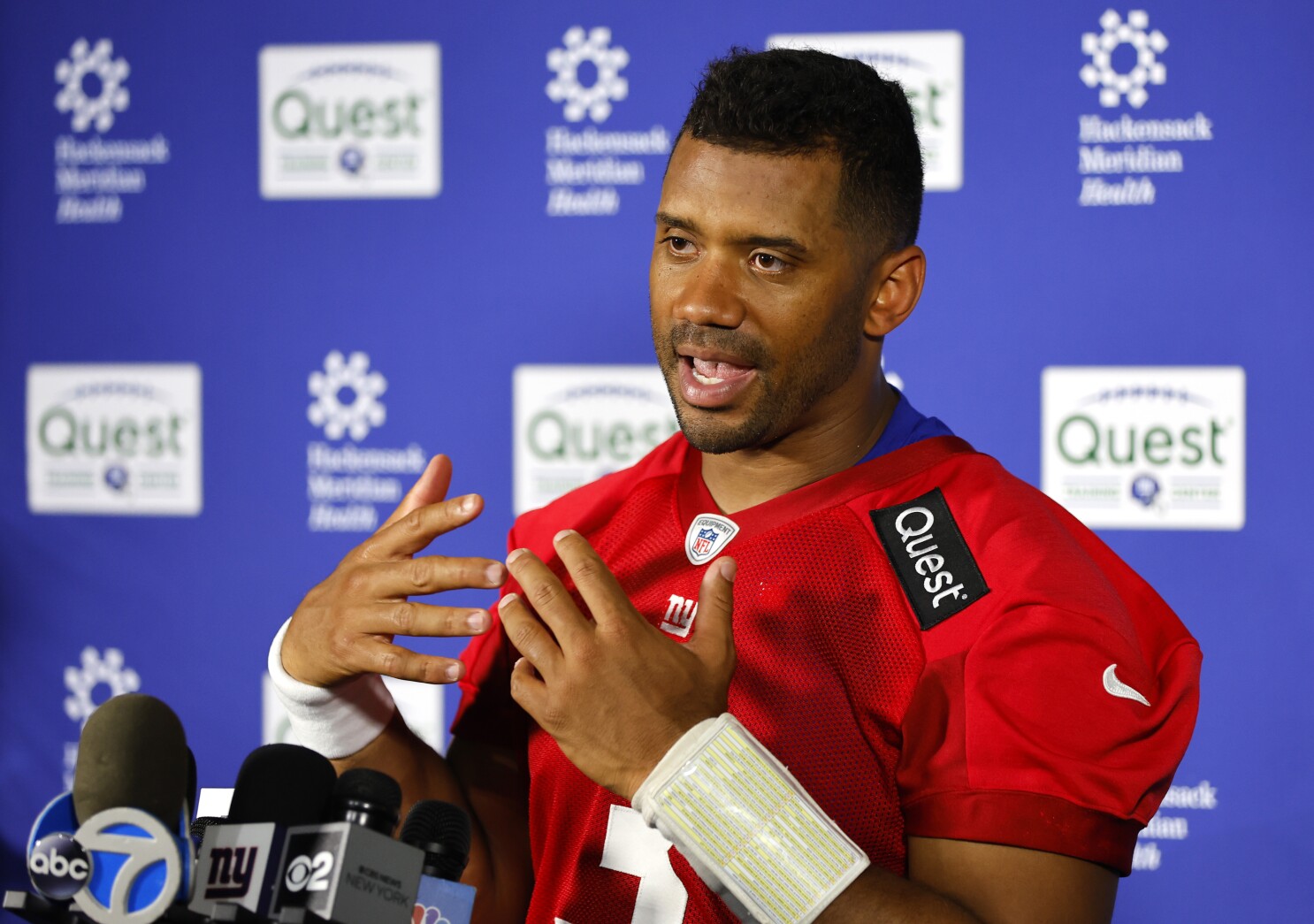 Russell Wilson focused on being a leader for the Giants even with all eyes on rookie Jaxson Dart