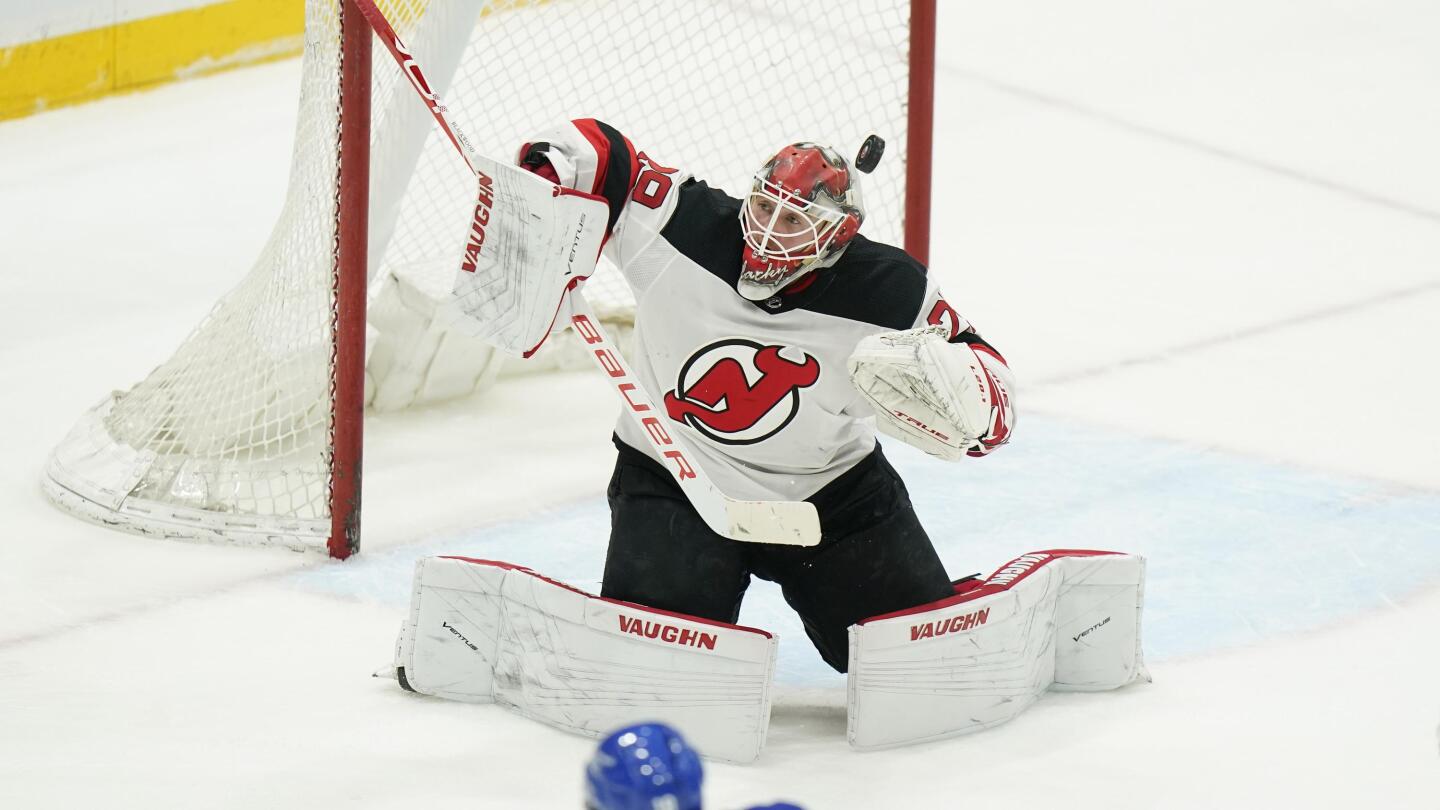Devils goalie Corey Crawford announces retirement