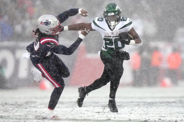 Jets snap 15-game skid vs Patriots with 17-3 win in Belichick's possible  finale as New England coach | AP News