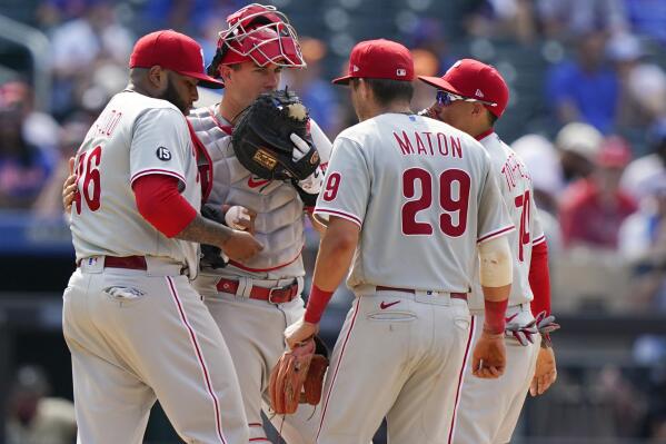 Phillies take advantage of Mets' mistakes for narrow win