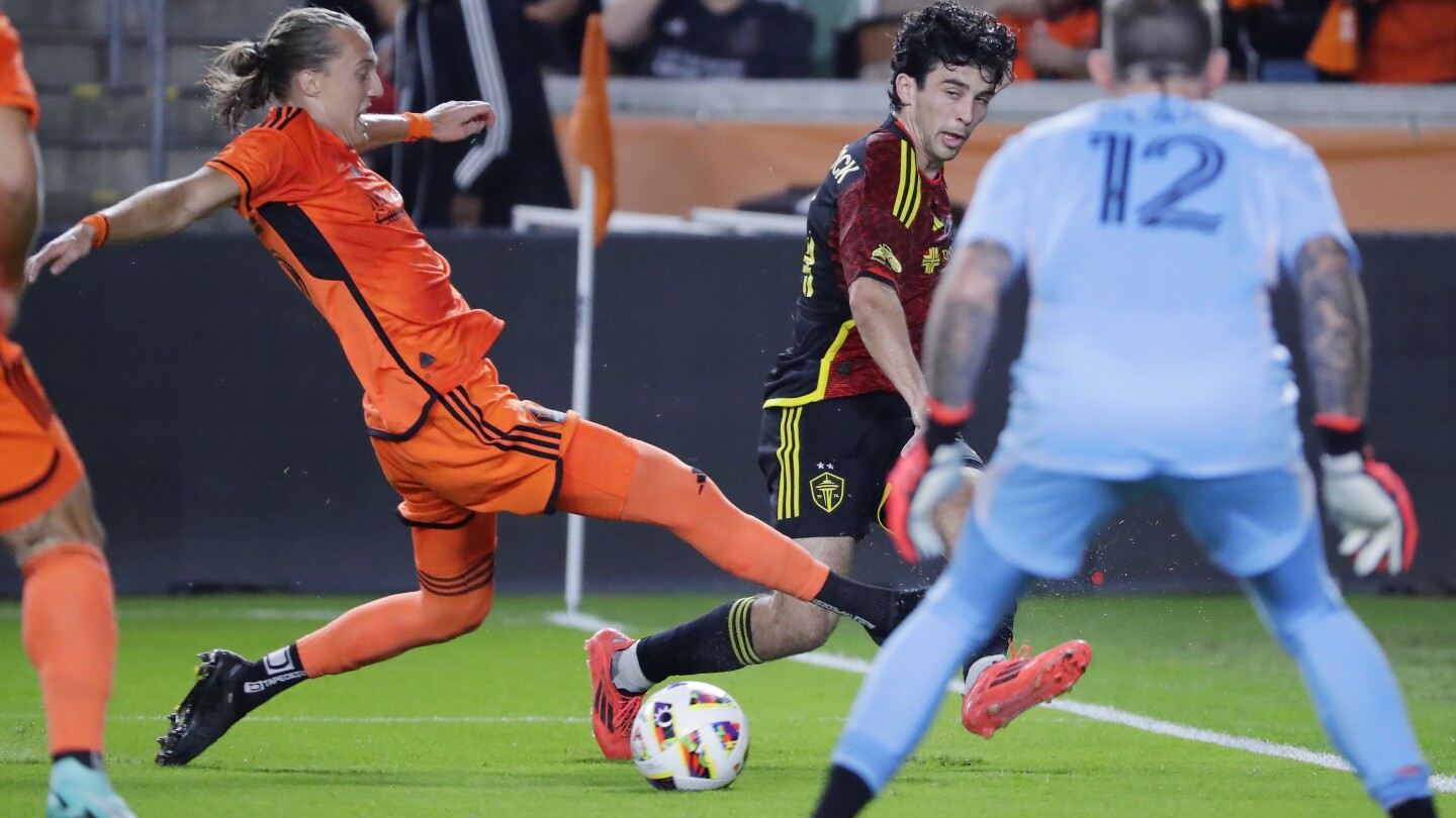 Seattle Sounders Sweep Dynamo in Playoffs