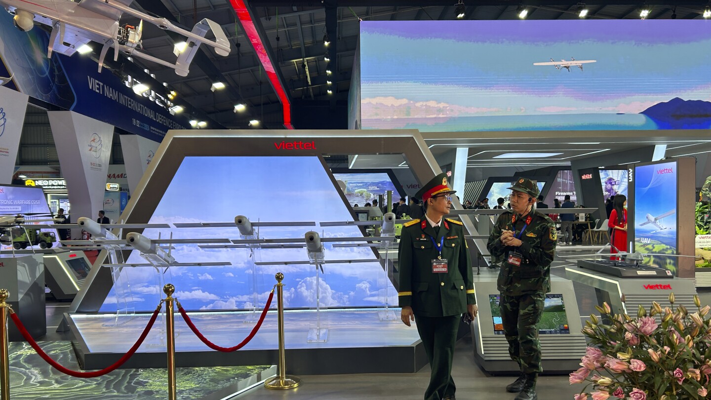 US ambassador to Vietnam says US hands producers may just lend a hand spice up Vietnam’s army functions