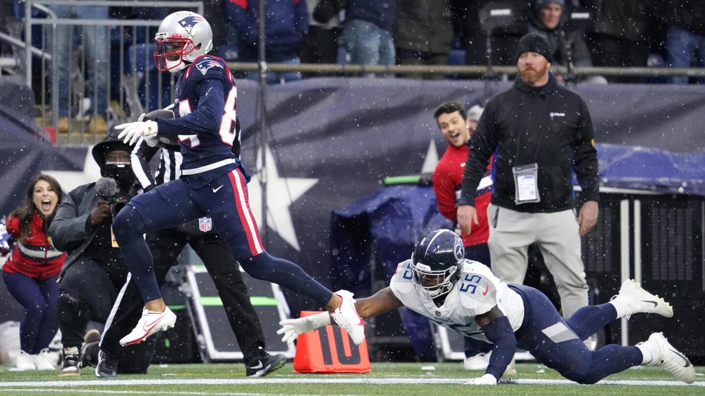 Titans lose 36-13 to Patriots, fumble away AFC's No. 1 seed