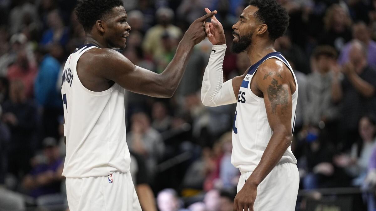 Edwards leads Wolves rally past Pelicans, after Gobert punch