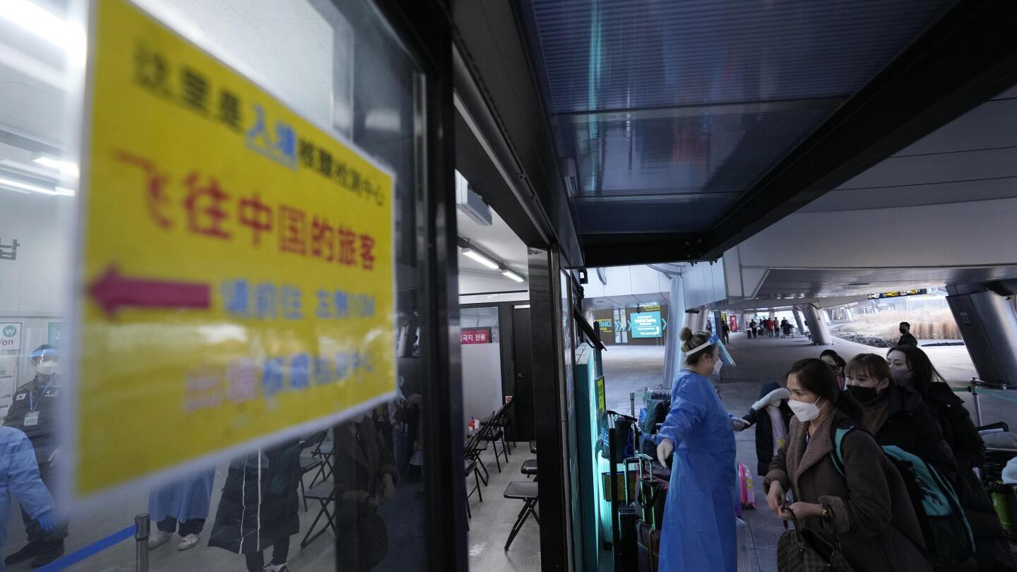 China halts visas for Japan, South Korea in COVID-19 spat