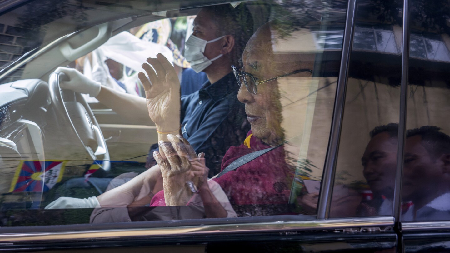 Dalai Lama Returns to India After Surgery