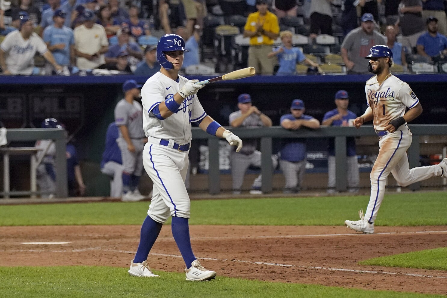 Five-run first holds up for Royals in 6-4 win over the Dodgers