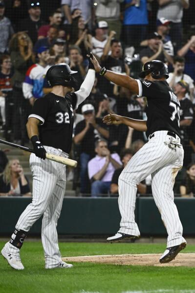 Vaughn hits tiebreaking single, White Sox beat Tigers 6-4