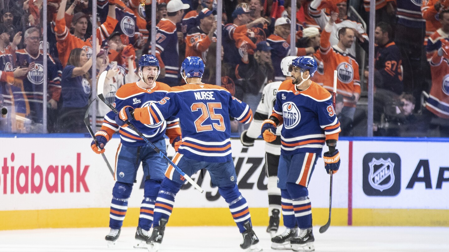 Oilers, Golden Knights Clash in NHL Playoffs Game 1