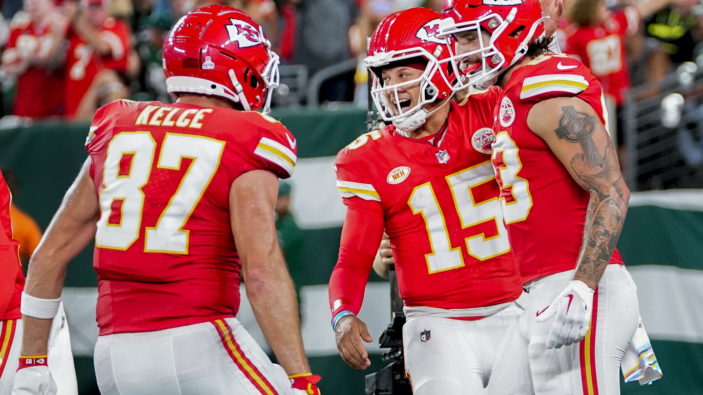 Chiefs visit Vikings after close call last week as Mahomes makes 1st  appearance in Minnesota