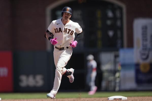 San Francisco Giants right fielder Mike Yastrzemski (5) in the