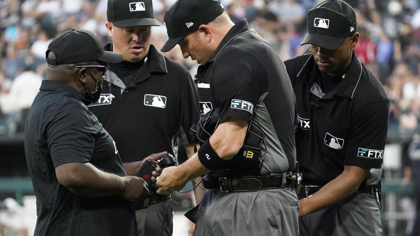 MLB: Umpires will announce review decisions to crowd