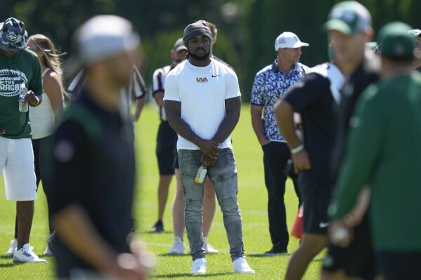 Dalvin Cook visits Jets, watches practice