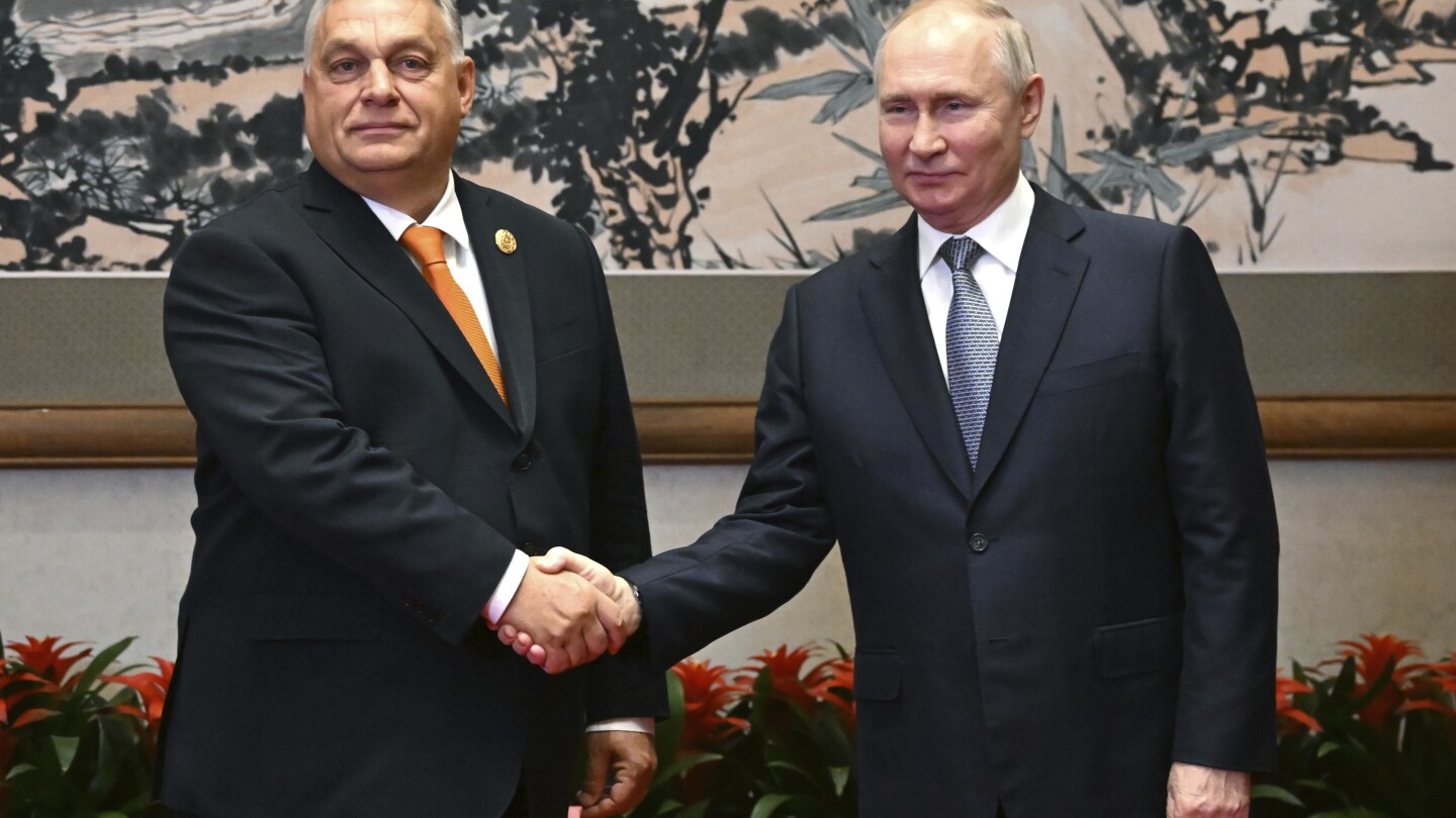 Putyin találkozott Magyarország miniszterelnökével, és ritka személyes találkozót folytatott egy uniós vezetővel