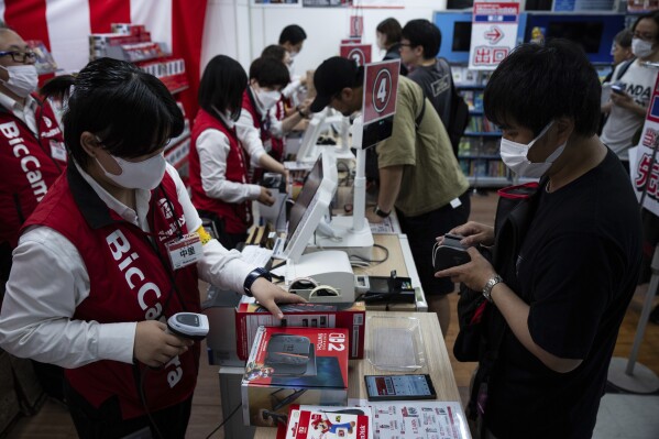 A customer purchases Nintendo Switch 2 at an electronics retailer in Tokyo, Thursday, June 5, 2025. (AP Photo/Louise Delmotte)