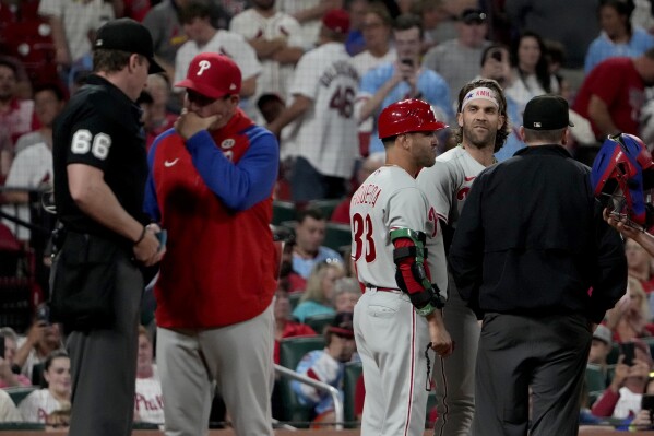 Phillies' Harper holds players-only meeting after collapse vs