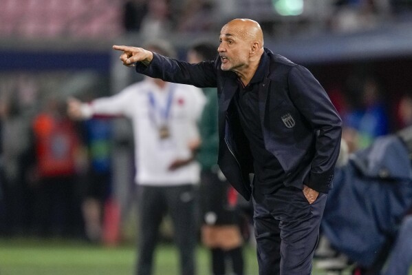 Italy coach Luciano Spalletti gestures during the international friendly soccer match between Italy and Turkey at the Renato Dall'Ara stadium in Bologna, Italy, Tuesday, June 4, 2024. (AP Photo/Antonio Calanni)
