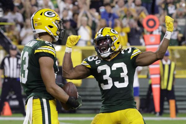 Rodgers, Packers lean on Jones, take care of Bears 27-10