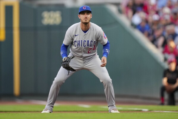FILE - Chicago Cubs' Cody Bellinger plays his position during the second game of a baseball doubleheader against the Cincinnati Reds in Cincinnati, Friday, Sept. 1, 2023. Slugger Cody Bellinger cast a huge shadow over Chicago’s annual fan convention as he mulls his options in free agency following a resurgent season with the Cubs, Saturday, Jan. 13, 2024. (AP Photo/Aaron Doster, File)