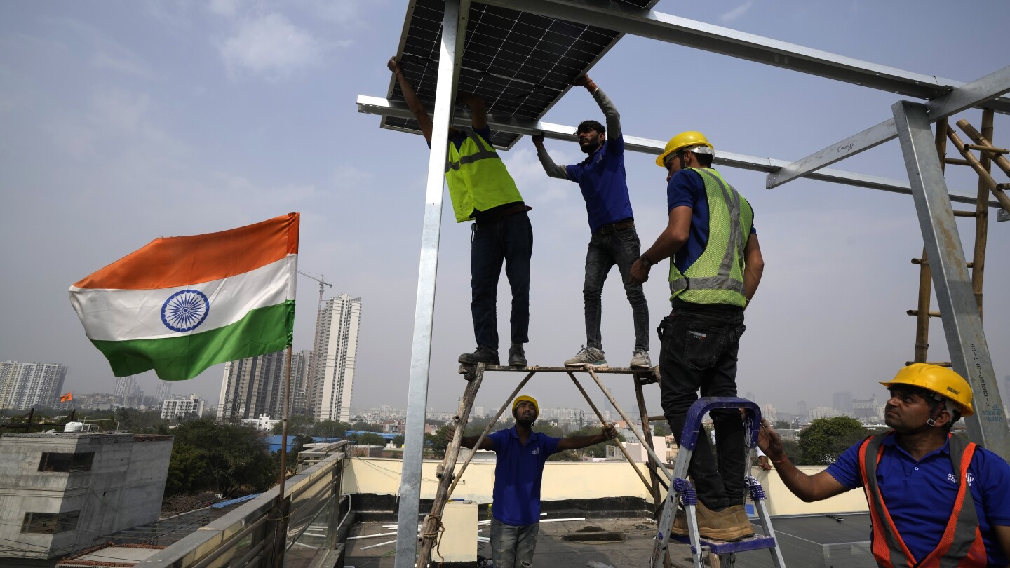 Индия се стреми да увеличи слънчевата енергия на покрива, особено за своите отдалечени райони
