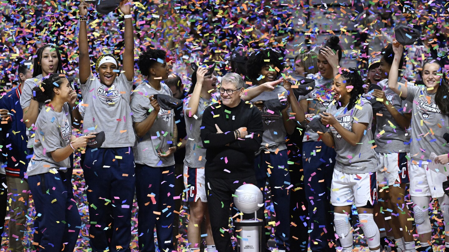 STORRS Conn AP — Треньорът на UConn Geno Auriemma е