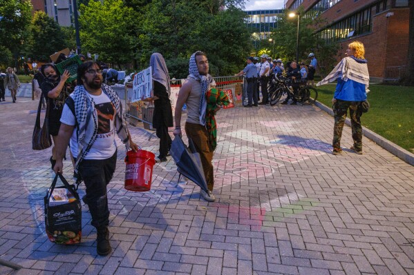 Protesters leave a pro-Palestinian encampment at Drexel University early Thursday, May 23, 2004 in Philadelphia. (Alejandro A. Alvarez/The Philadelphia Inquirer via AP)