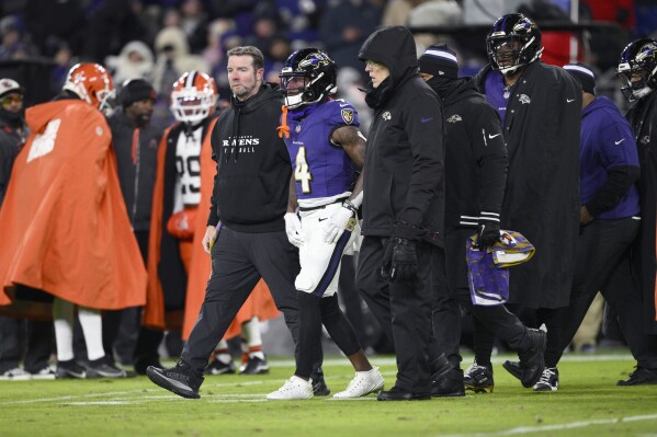 Star WR Zay Flowers exits in the 2nd quarter for Baltimore with a right  knee injury | AP News