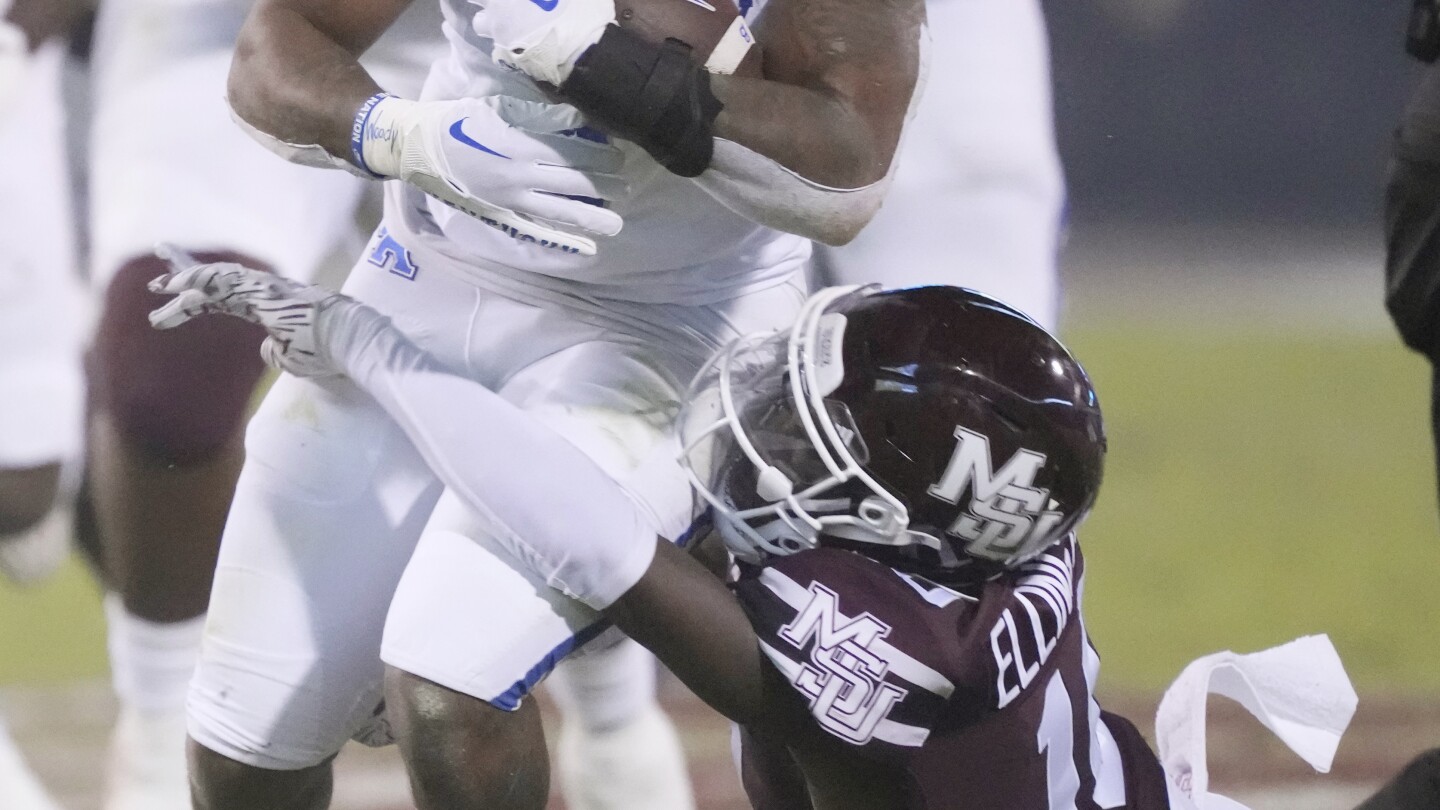 Kentucky bowl-eligible after 24-3 victory over Mississippi State