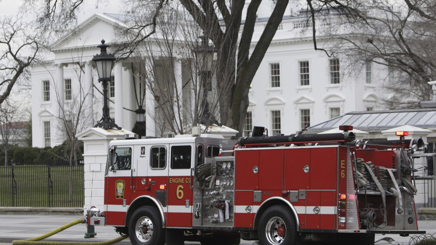 Фалшивият сигнал на 911 за пожар в Белия дом задейства спешна реакция, докато Байдън е в Кемп Дейвид