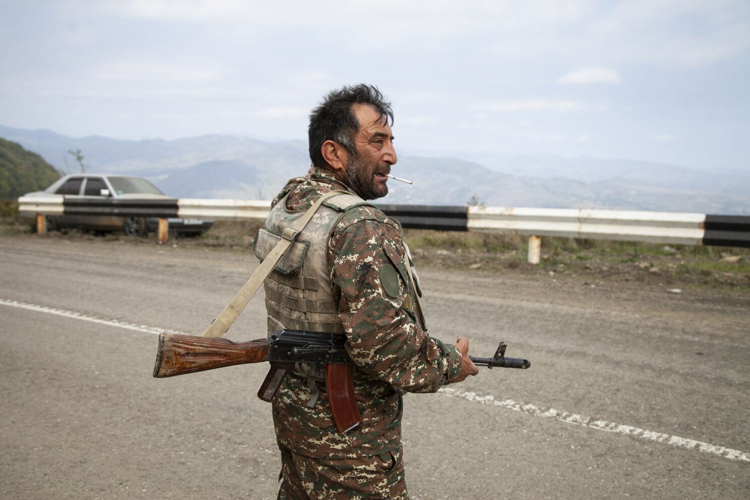 Armenia reports 6 soldiers killed in clashes with Azerbaijan – DW –  11/19/2021